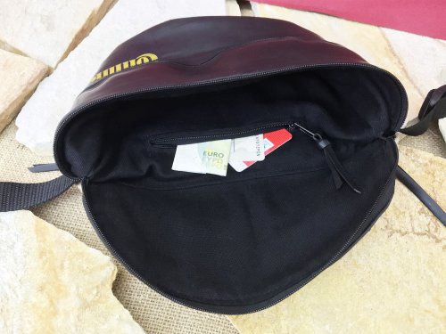 Bauchtasche mit innen liegendem Reißverschlussfach